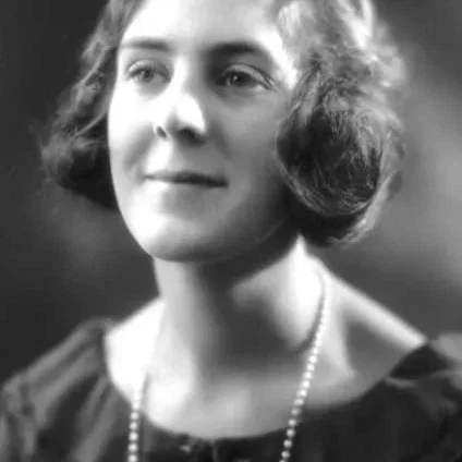  Cicely Coutrneidge