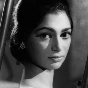 Photo star :  Simi Garewal