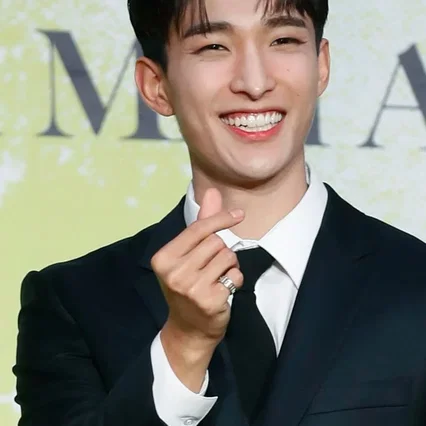  Dokyeom