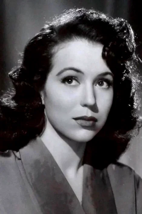 Elena Barrios