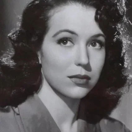  Elena Barrios