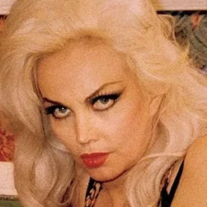  Liz Renay