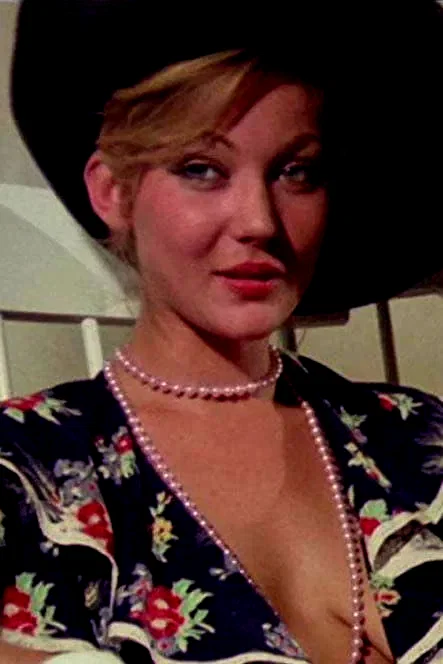  Martine Stedil