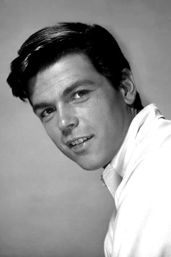  Robert Logan
