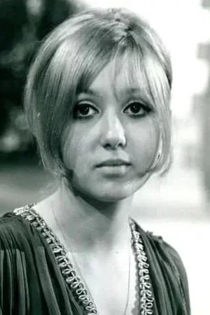  Adrienne Posta