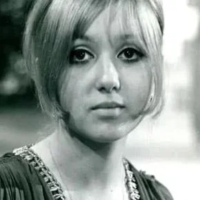 Photo star :  Adrienne Posta
