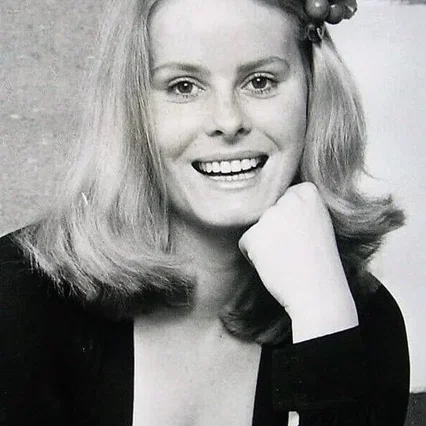  Madeleine Hinde