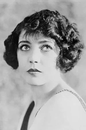  Renee Adoree photo
