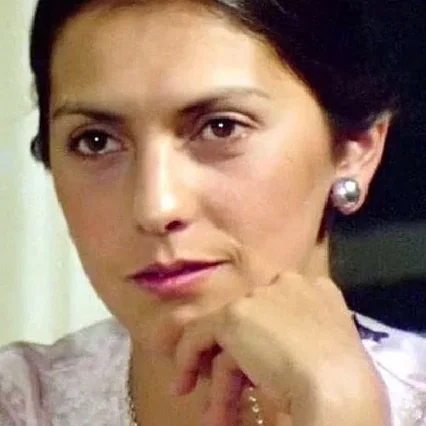  Dora Guerra