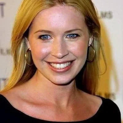  Chloe Hunter