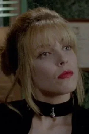  Julie Saint-Pierre photo
