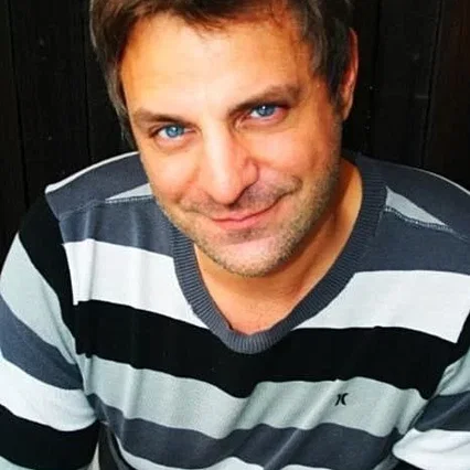  Steven Martini