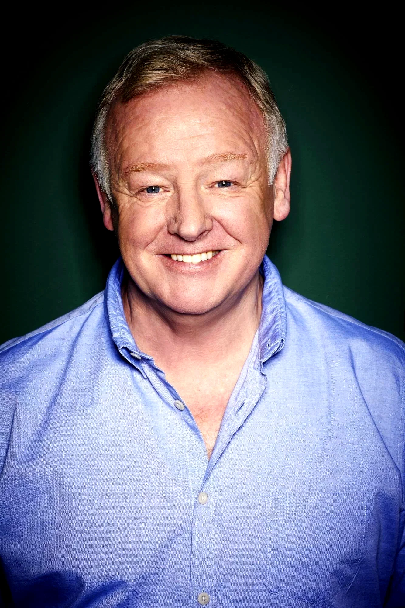  Les Dennis
