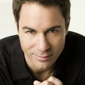 Photo star :  Eric Mccormack