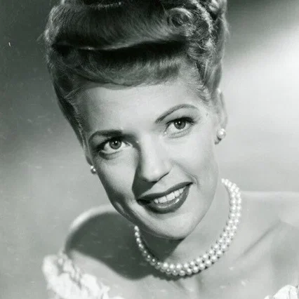  Anne Gwynne