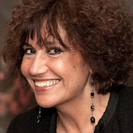  Beatriz Flores Silva