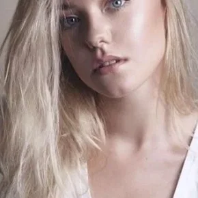 Photo star :  Ashley de Lange