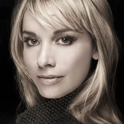  Tamzin Outhwaite