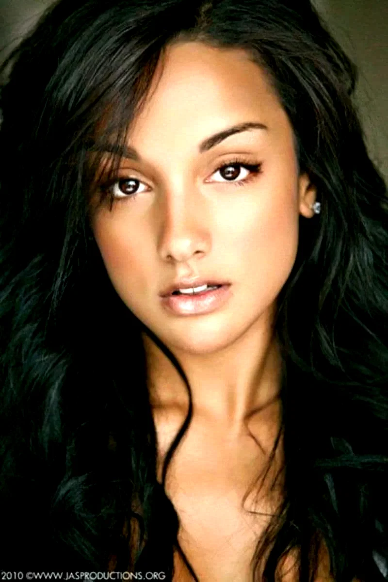  Brittney Alger
