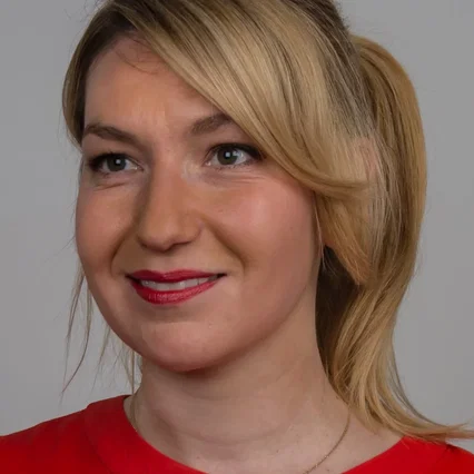  Julia Jelinek