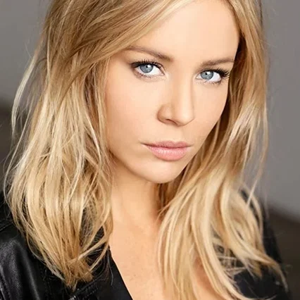  Tara Holt