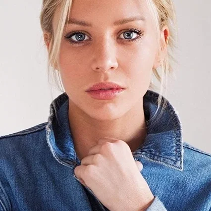  Tara Holt