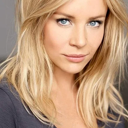  Tara Holt