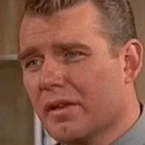  Earl Rowe