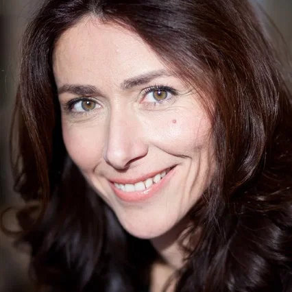  Nathalie Cavezzali