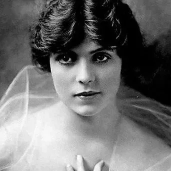  Marie Mosquini