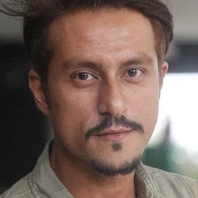 Photo star :  Bront Palarae