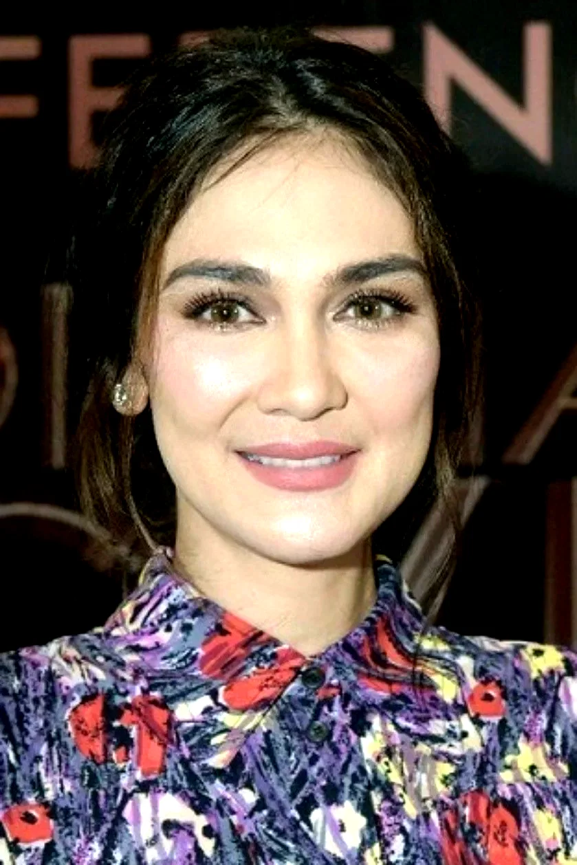  Luna Maya