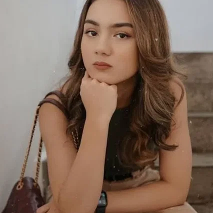  Ersya Aurelia