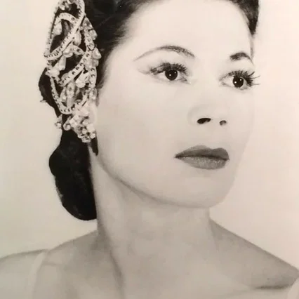  Diana Adams