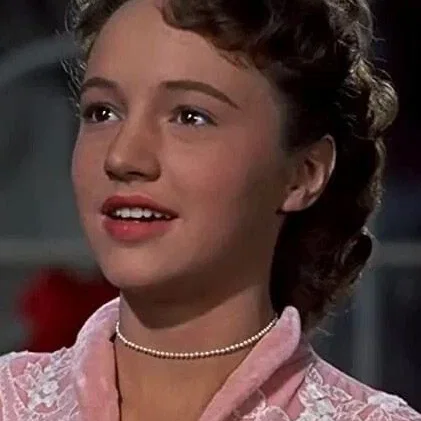  Anne Whitfield