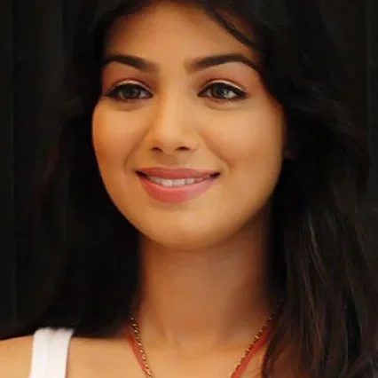  Ayesha Takia
