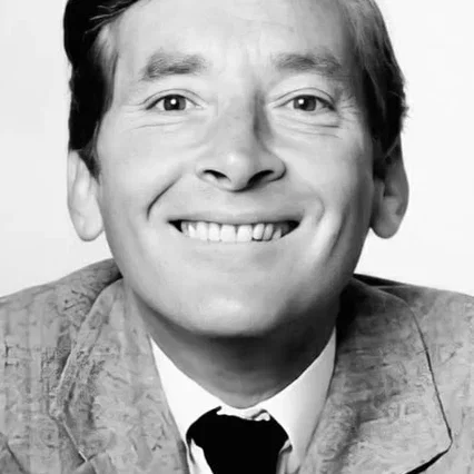  Kenneth Williams
