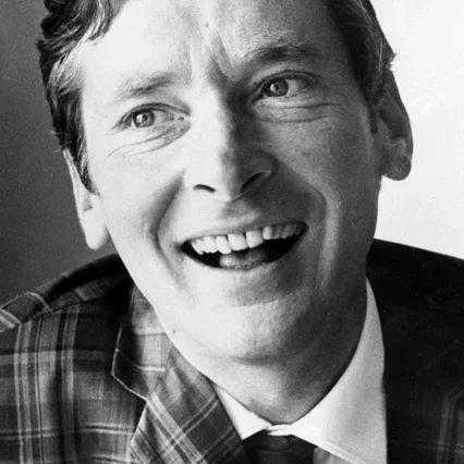  Kenneth Williams