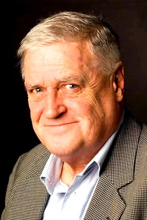 Max Gillies