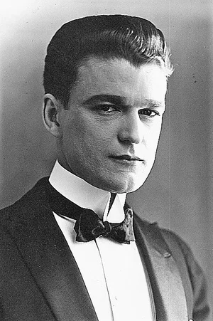  Wallace MacDonald