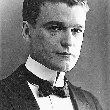  Wallace MacDonald