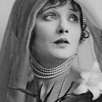  Betty Bouton