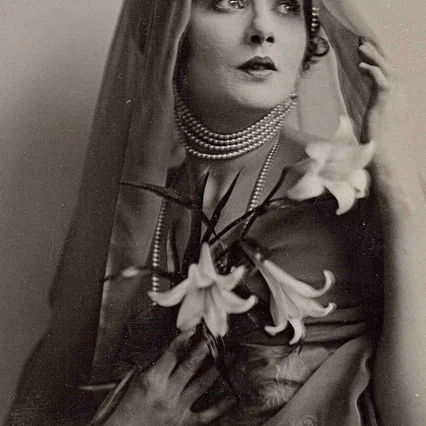  Betty Bouton