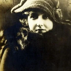 Photo star :  June Elvidge