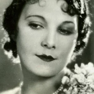  Leatrice Joy