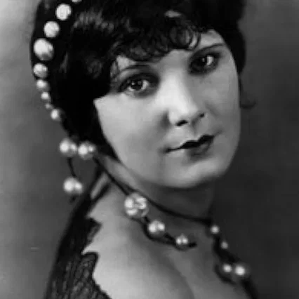  Leatrice Joy