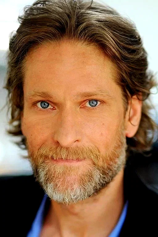  Michael Laurence