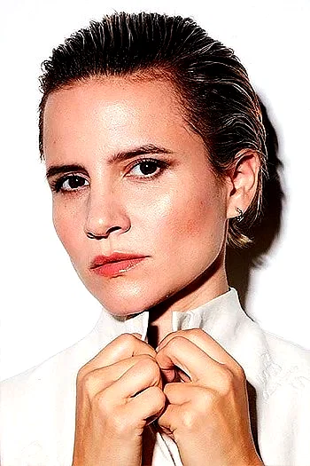  Bianca Comparato