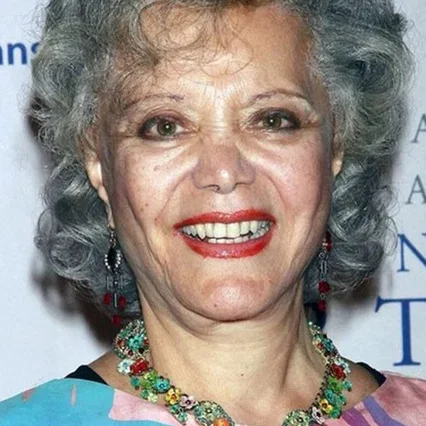  Ellen Holly
