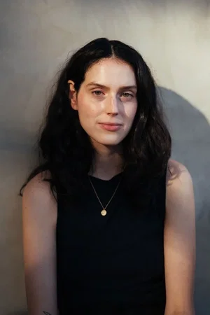  Eva Victor photo